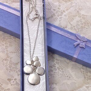 Vintage NEW LC Liz Claiborne Silver Tone Pendant Necklace for Women Girls